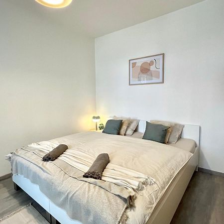 The Elite Suite Downtown 2- Bedroom Apt Ac & Garage Parking 브라티슬라바 외부 사진