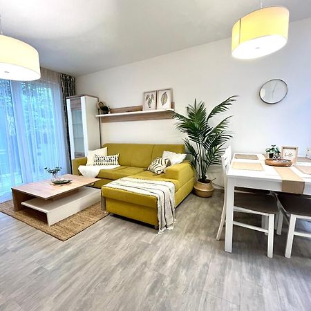 The Elite Suite Downtown 2- Bedroom Apt Ac & Garage Parking 브라티슬라바 외부 사진