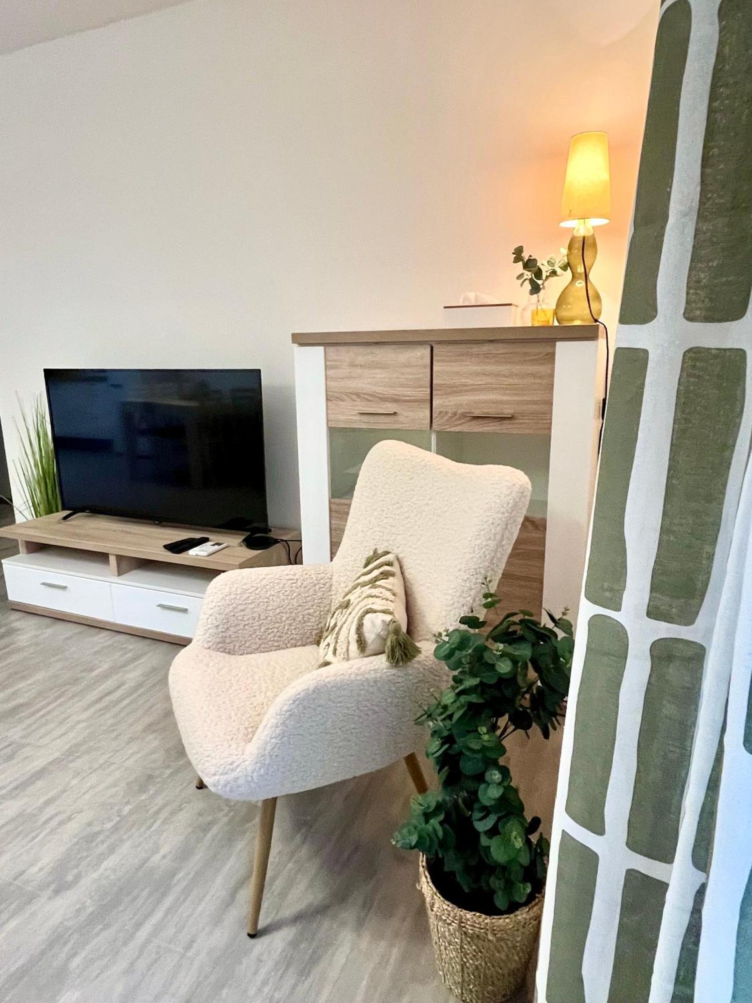 The Elite Suite Downtown 2- Bedroom Apt Ac & Garage Parking 브라티슬라바 외부 사진