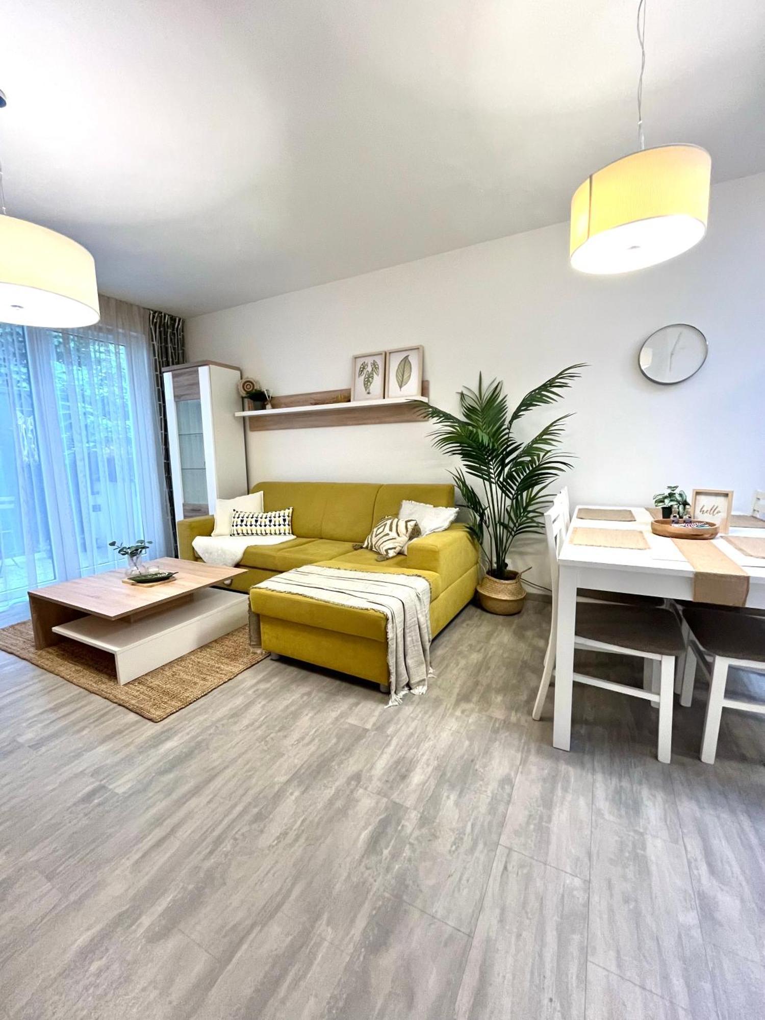 The Elite Suite Downtown 2- Bedroom Apt Ac & Garage Parking 브라티슬라바 외부 사진